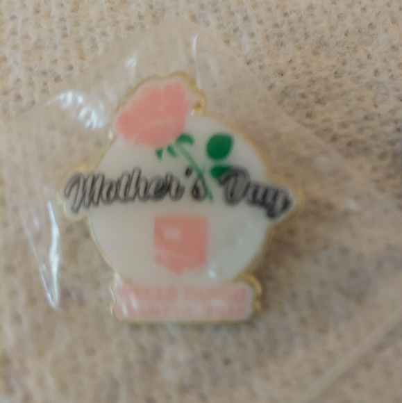 PGA TOUR commemorative Mother's Day Pin 2022 - Picture 3 of 14